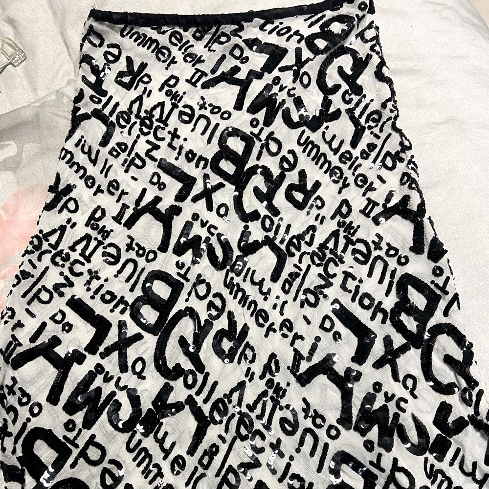 Poleci sequined knee length skirt. Size s.